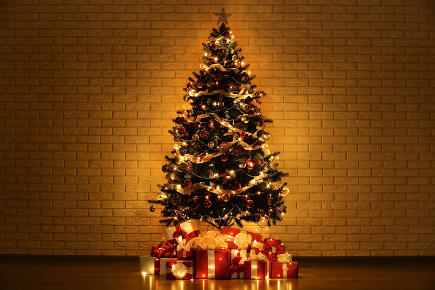 Christmas tree with presents