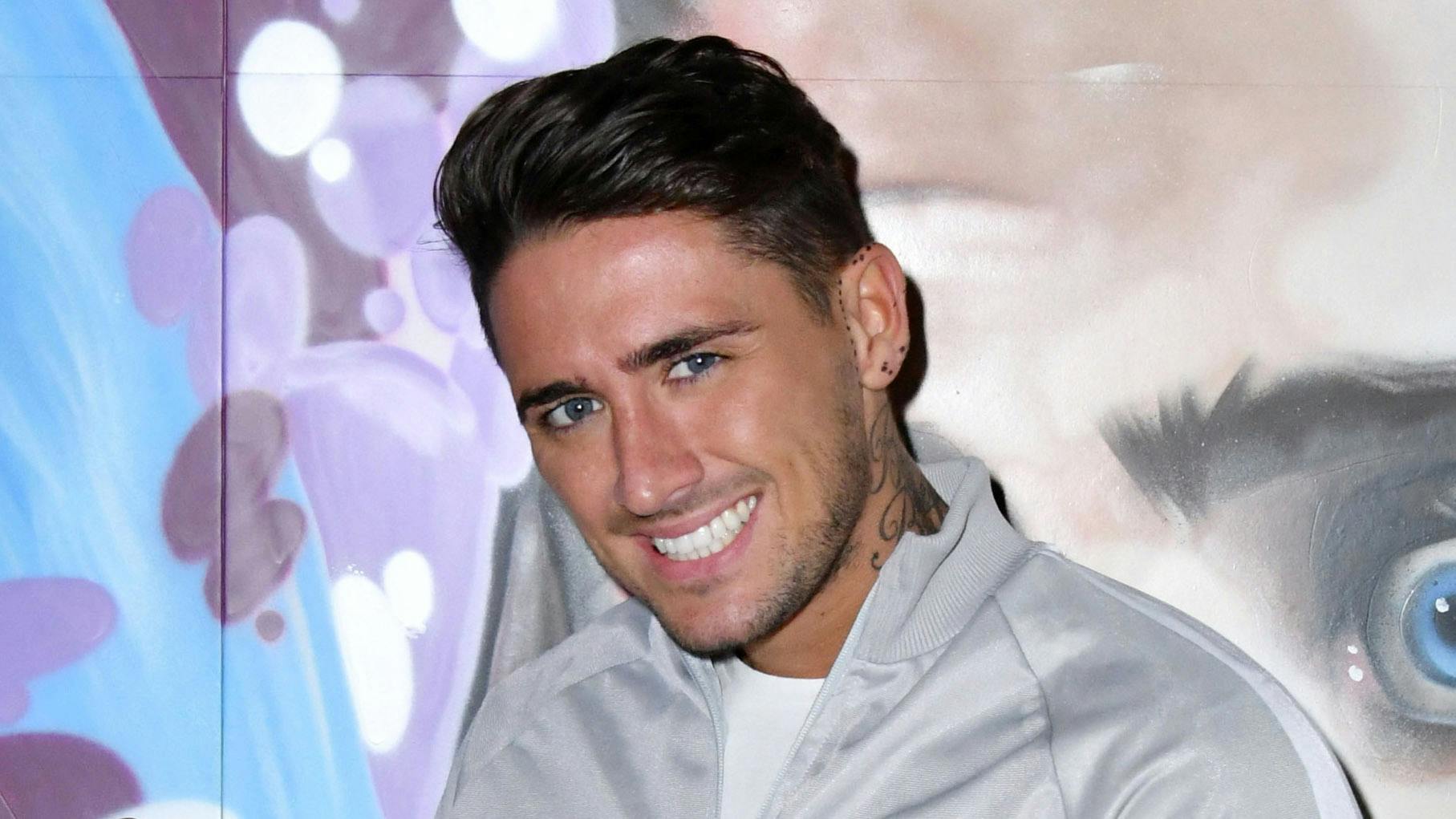 CBB winner Stephen Bear reveals hes set to become a dad to TRIPLETS Family Closer