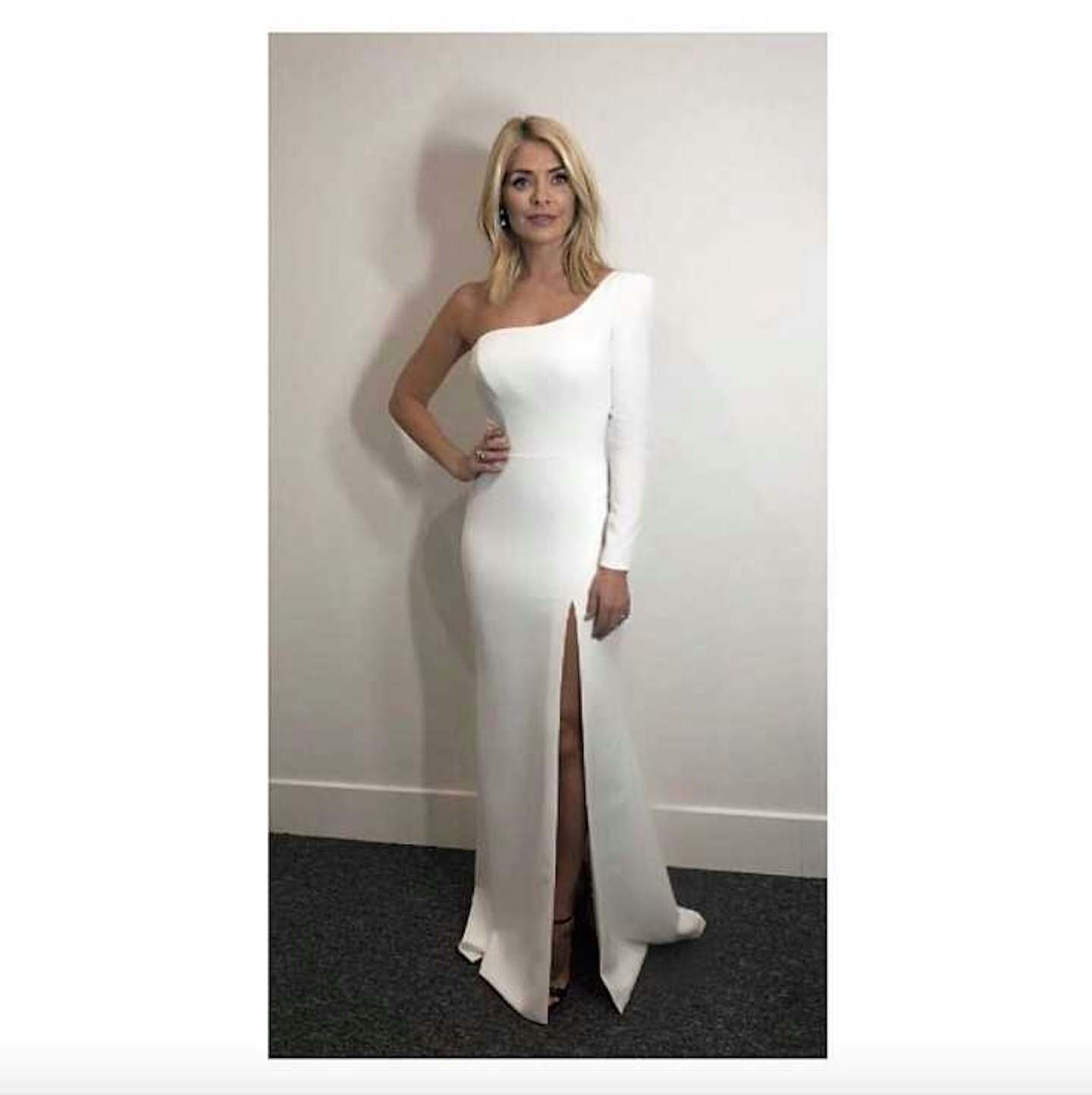 holly willoughby dancing on ice outfit 2018
