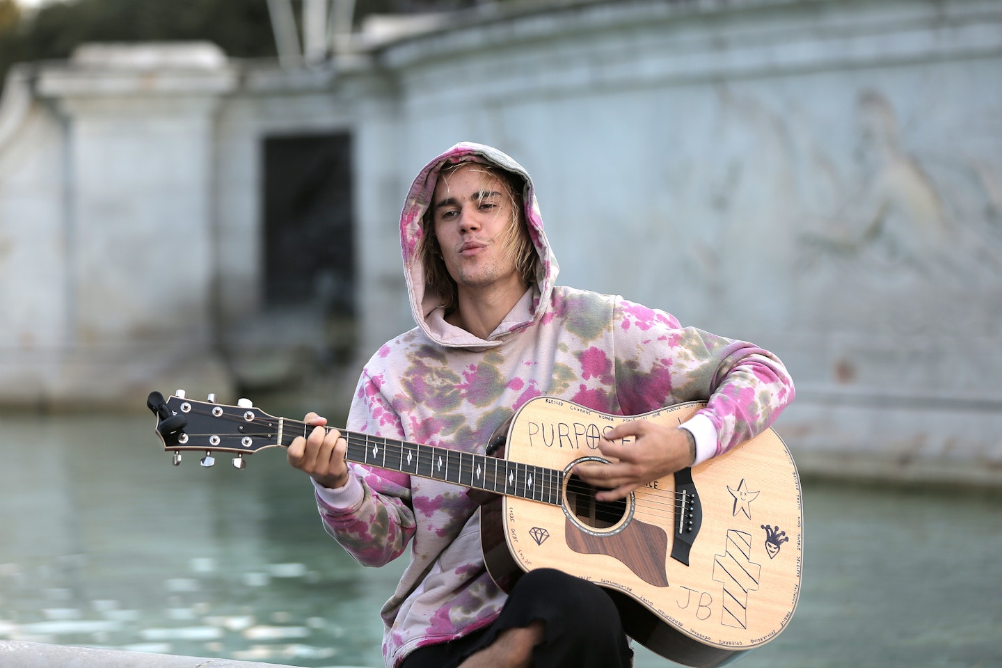 JUSTIN BIEBER