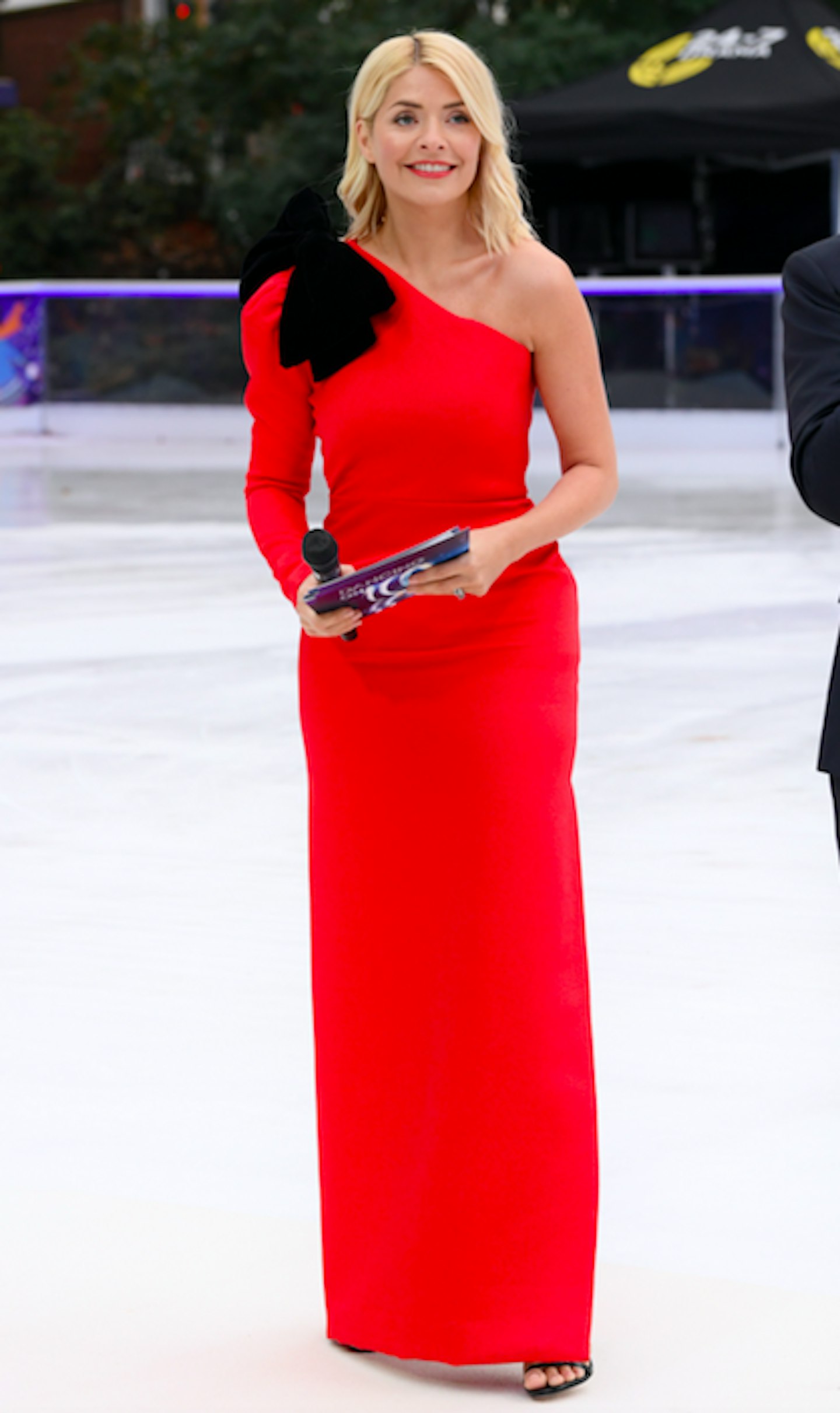 holly willoughby dancing on ice outfit week 1