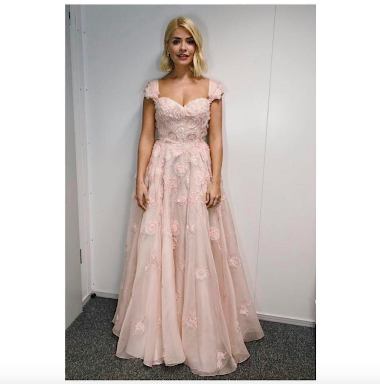holly willoughby dancing on ice outfit week 5 2019