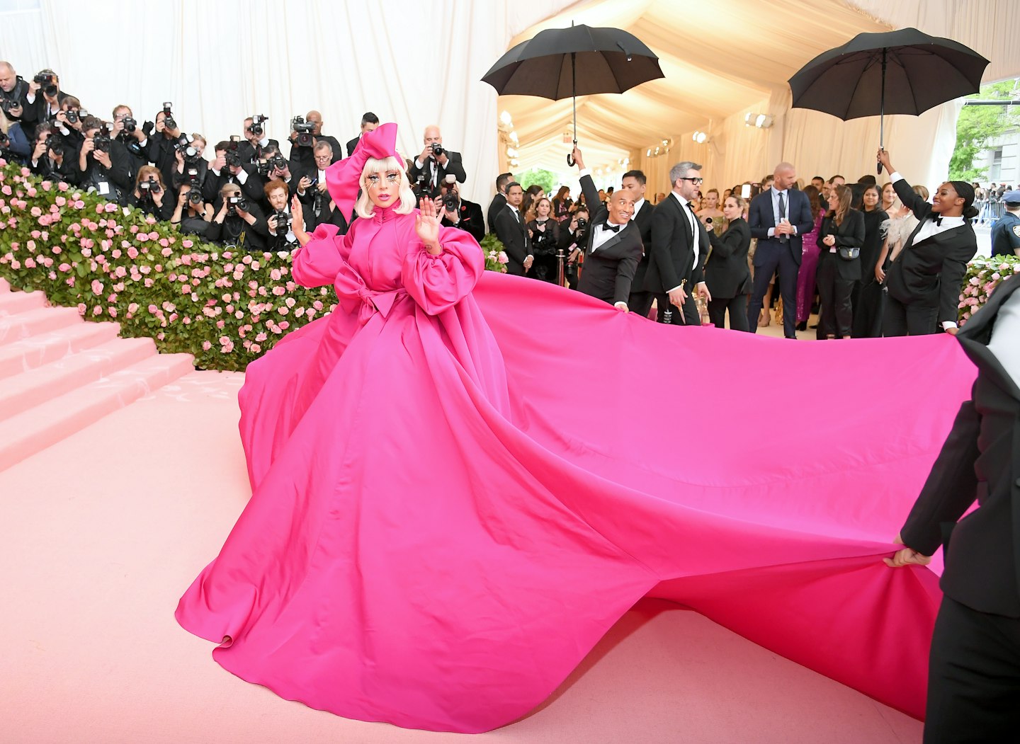 Lady Gaga Just Performed On The Met Gala Red Carpet And It Was Everything
