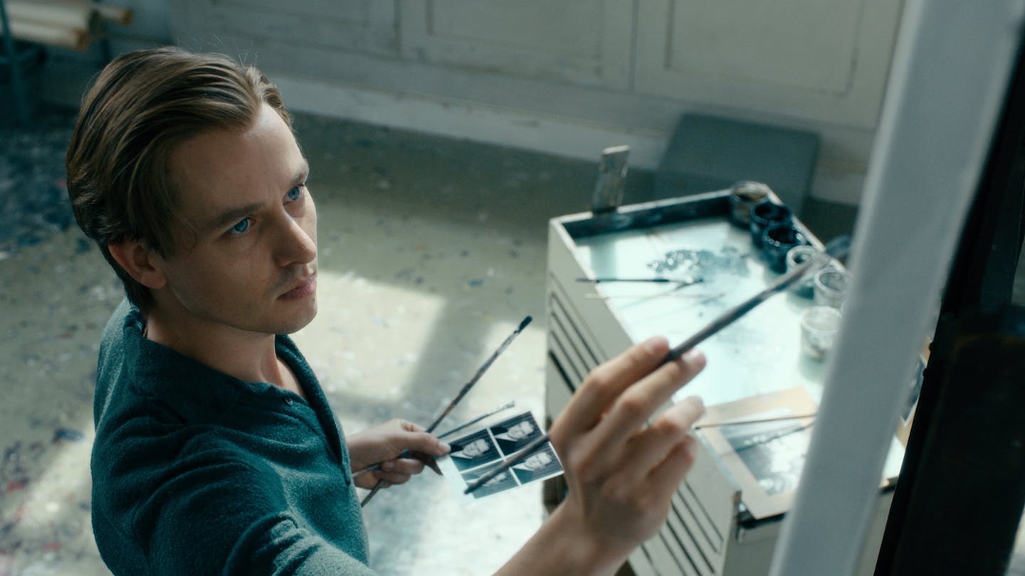 Never Look Away Review Movie Empire Never Look Away Review Movie Empire