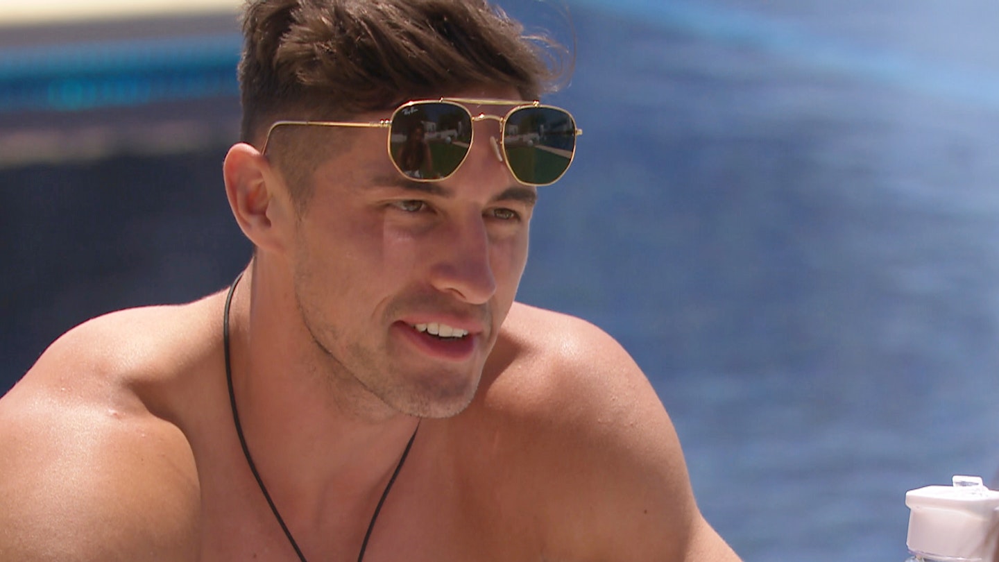 AMBER AND GREG MAKE WAVES AS THEY SET SAIL ON THEIR FINAL DATE