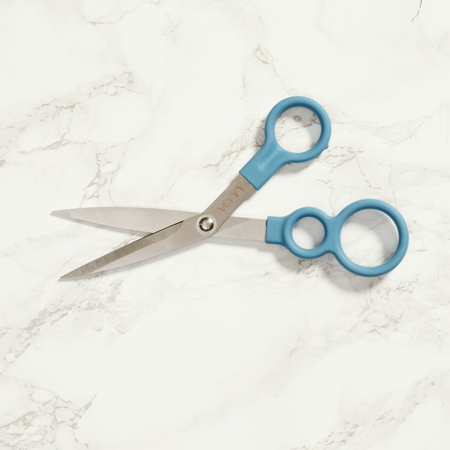 Venn Kitchen Scissors with Spaghetti Measures from Amara