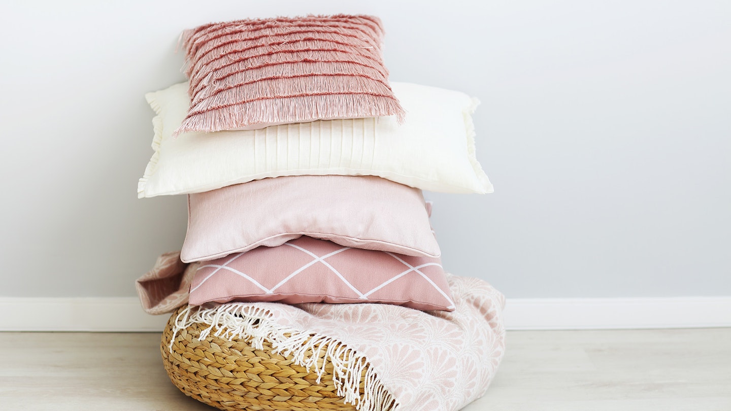 The best blush pink cushions