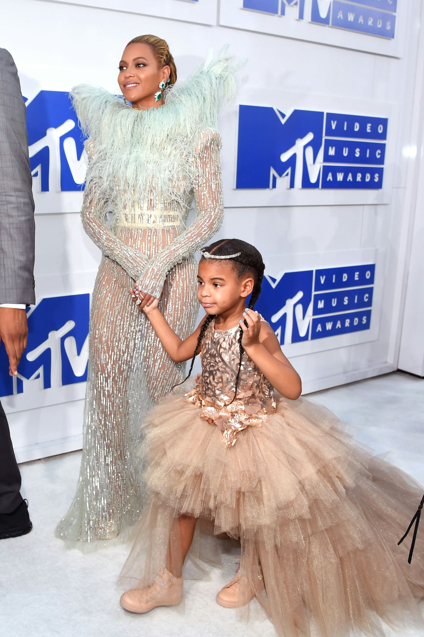 Beyonce and Daughter Blue Ivy attend VMAs in coordinating