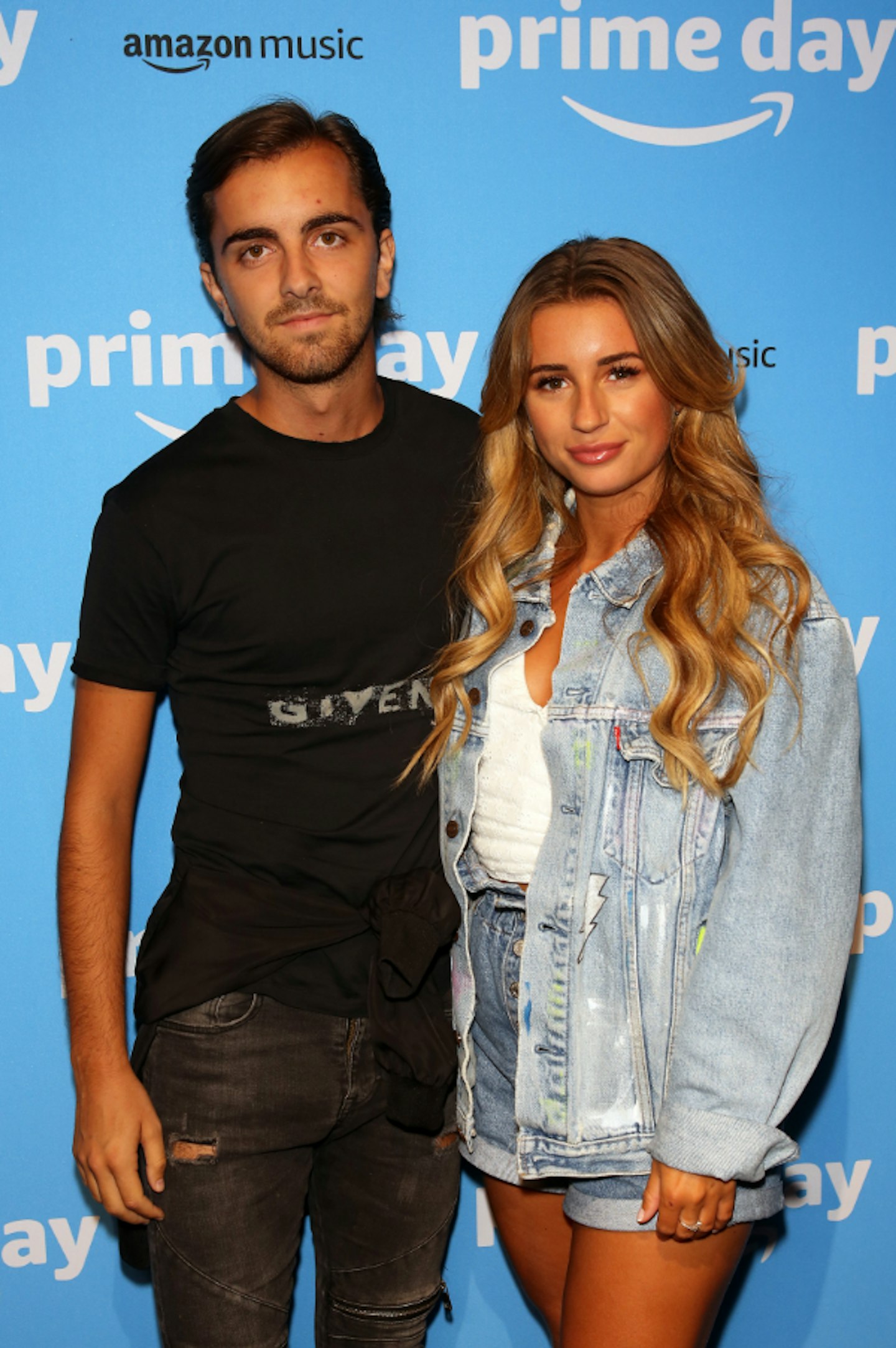 Dani Dyer shows diamond ring 