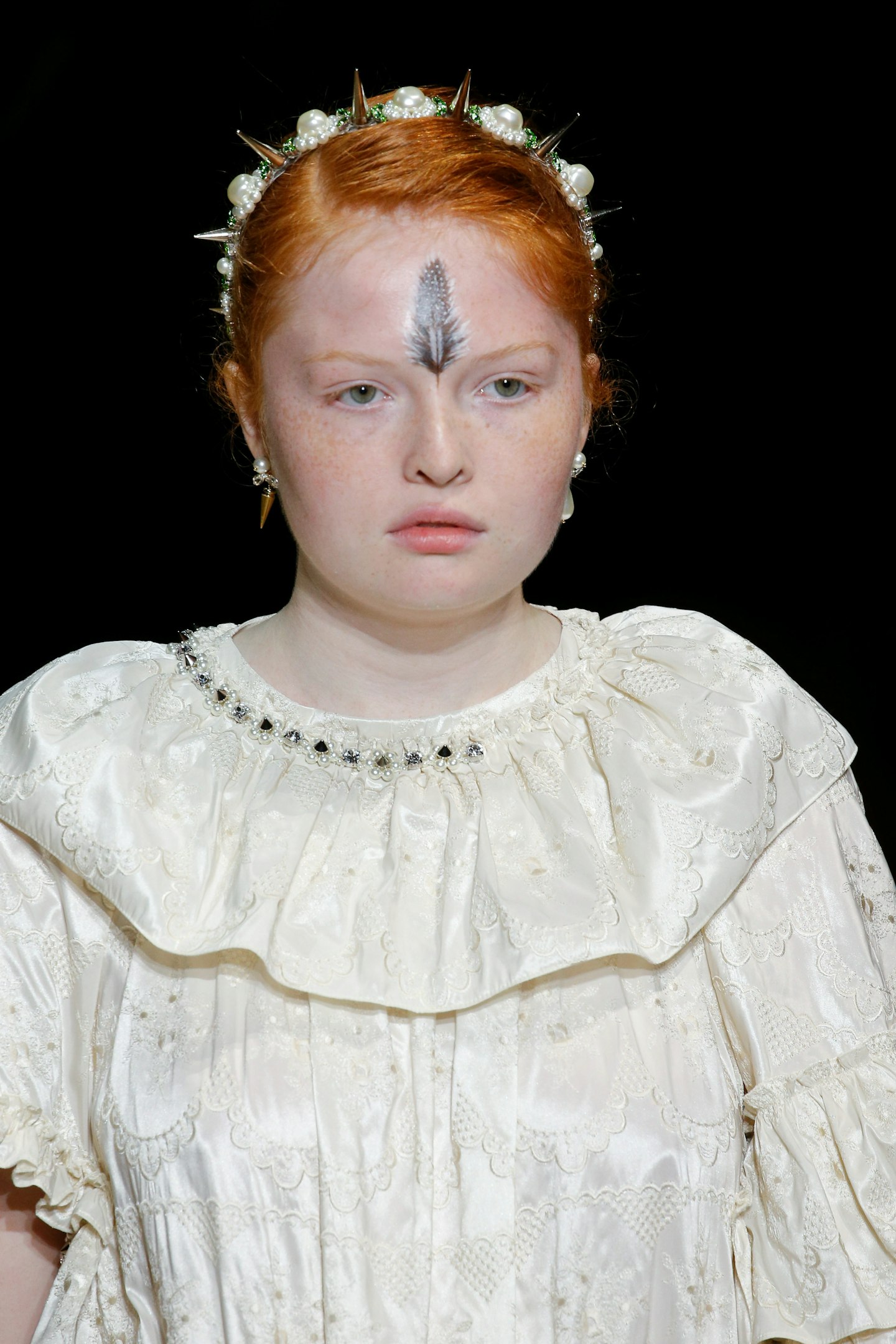 Simone Rocha's frilly collar 