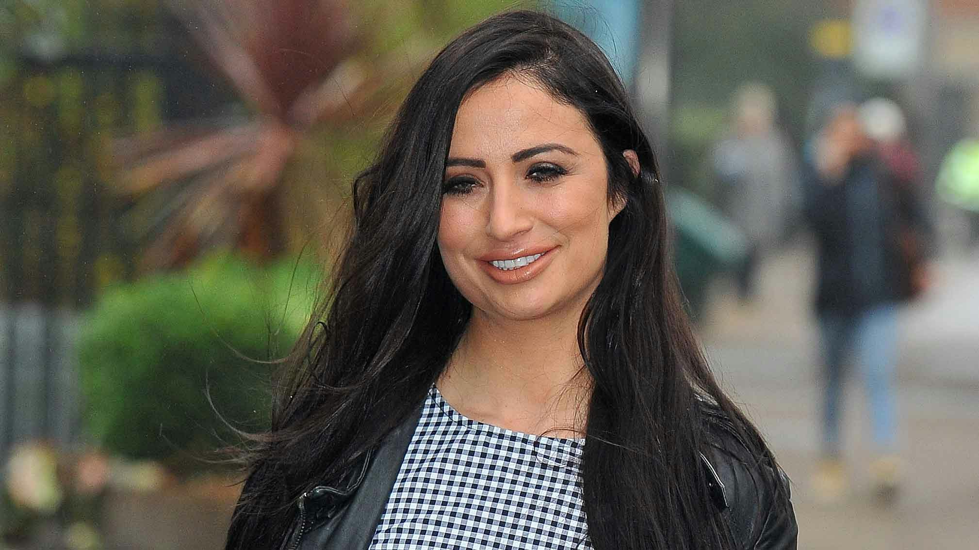 Chantelle Houghton posts motivational two stone weight loss picture