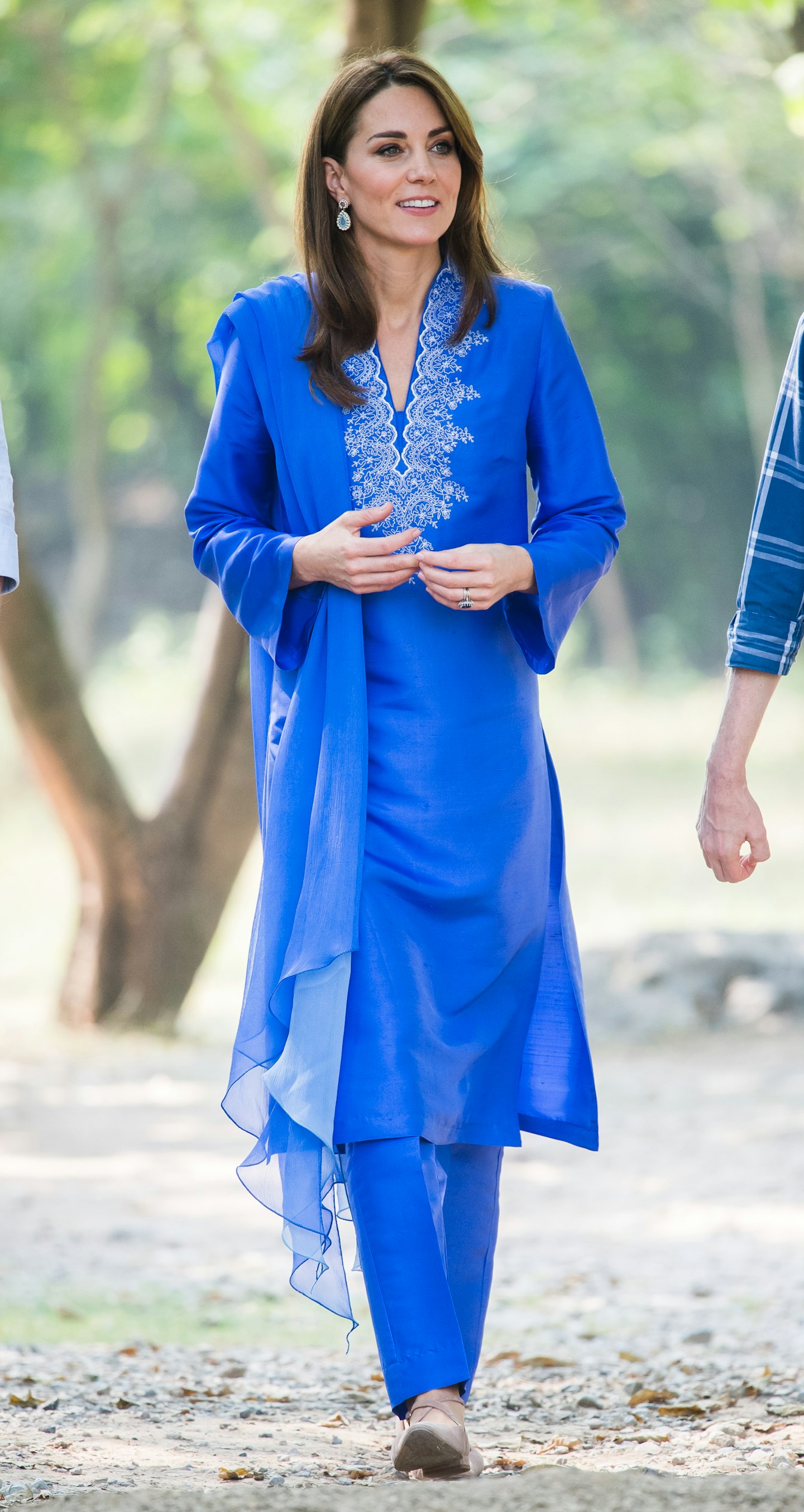 kate middleton blue outfit pakistan
