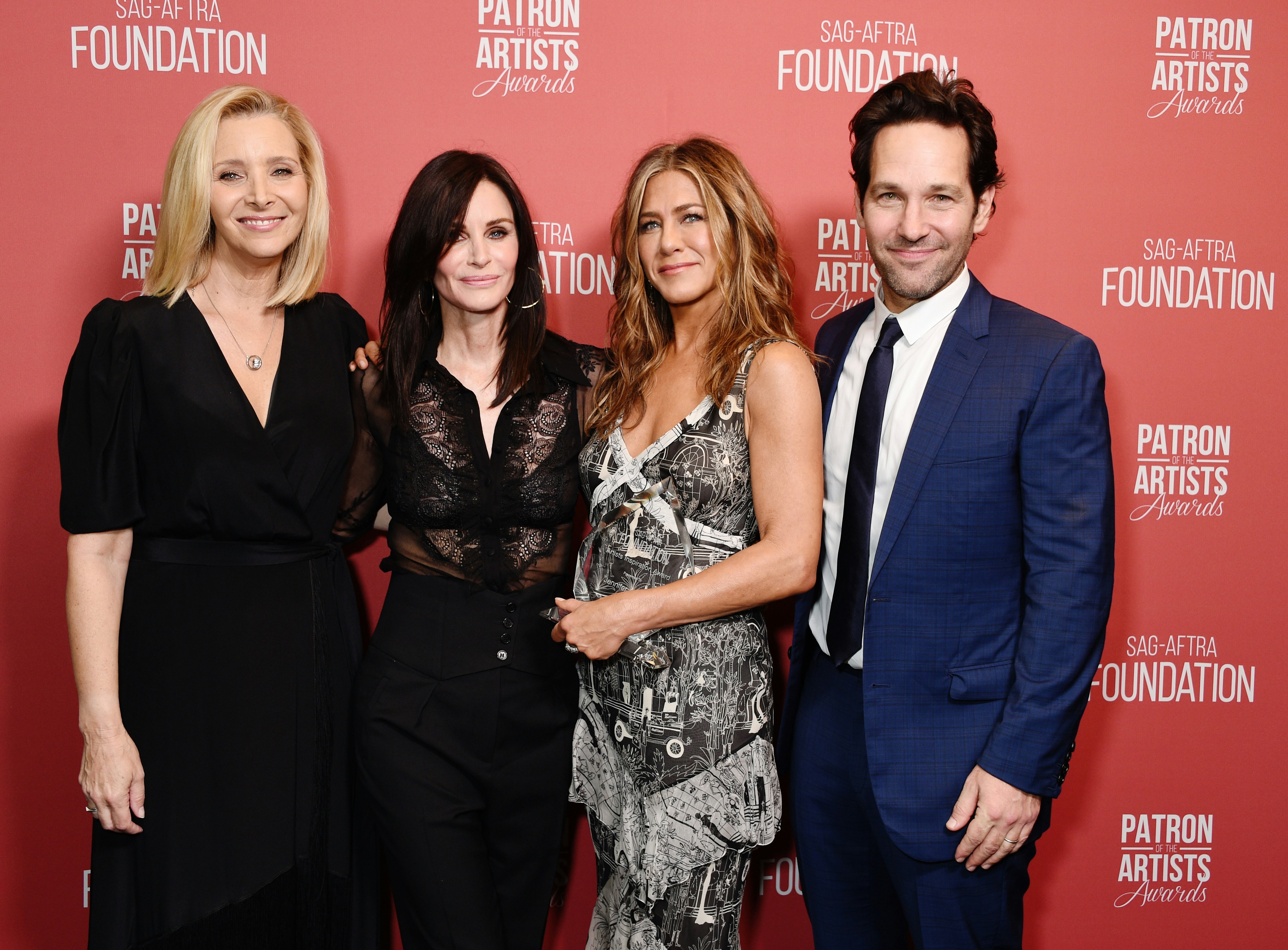 Courteney Cox Jennifer Aniston Porn - Jennifer Aniston, Lisa Kudrow, Courteney Cox And Paul Rudd Reunite On The  Red Carpet | Celebrity | Grazia