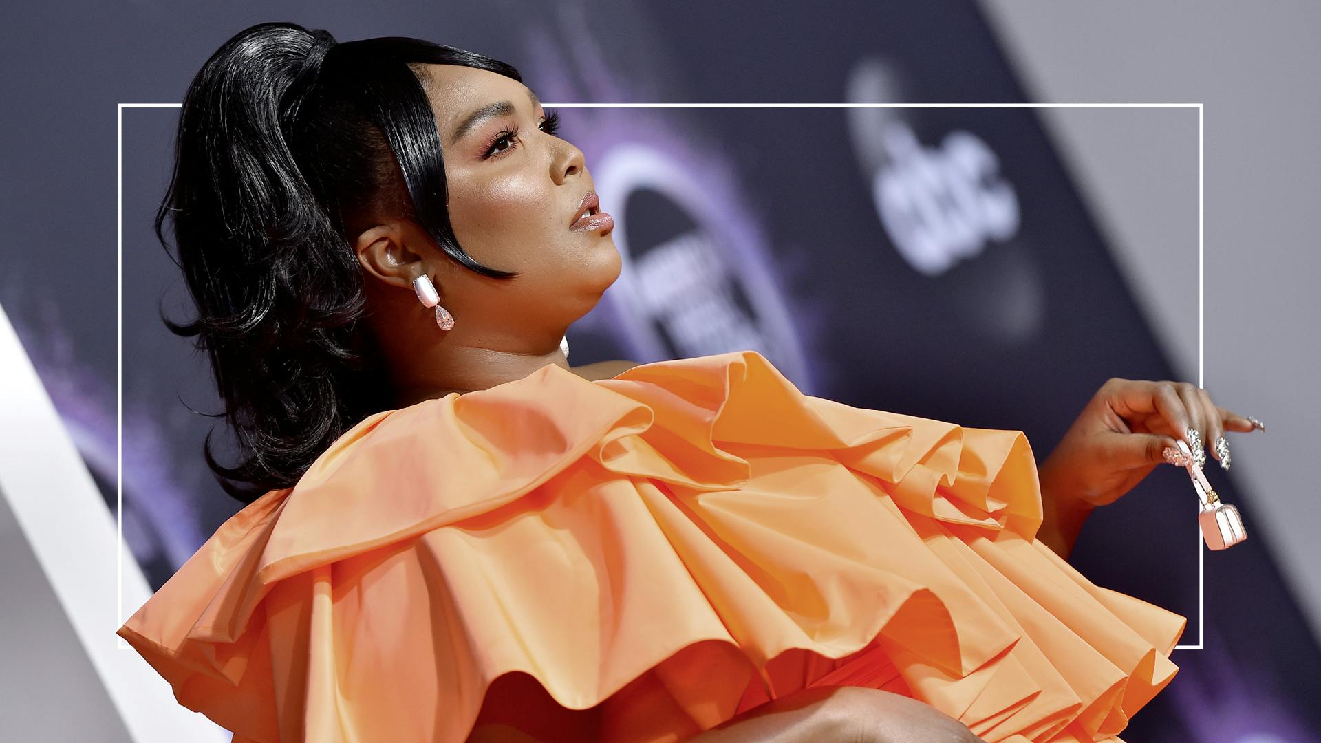 Lizzo Tiny's Valentino bag outshines the singer at AMA 2019