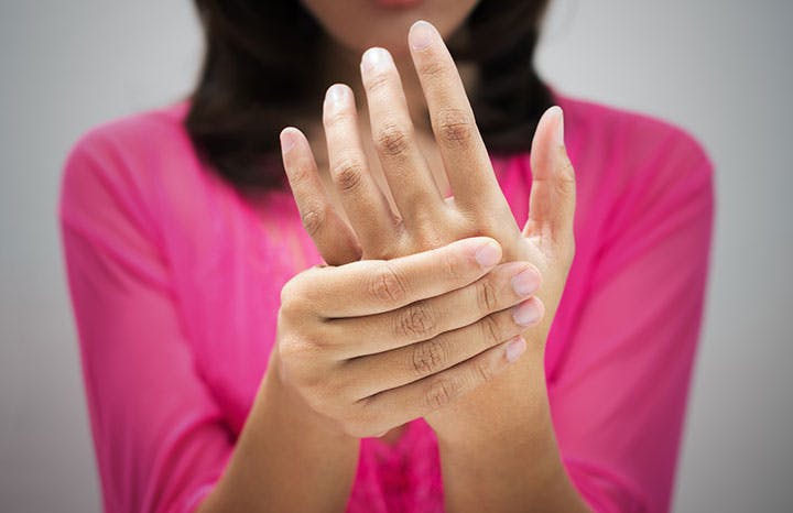 Cold or numb fingers? Spot the signs of the condition more common than