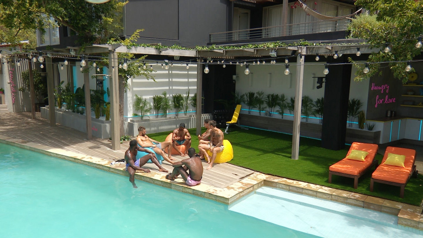 Boys secretly leave the villa for Casa Amor