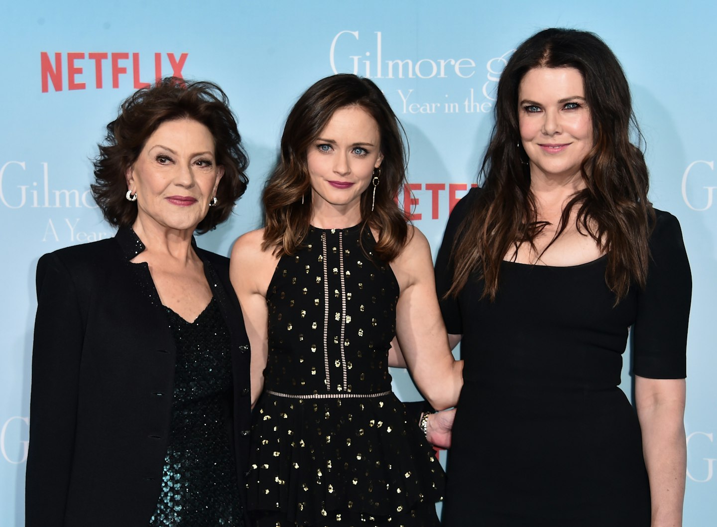 Stars Hollow Fans Rejoice: We Might Be Getting New Episodes Of Gilmore Girls  