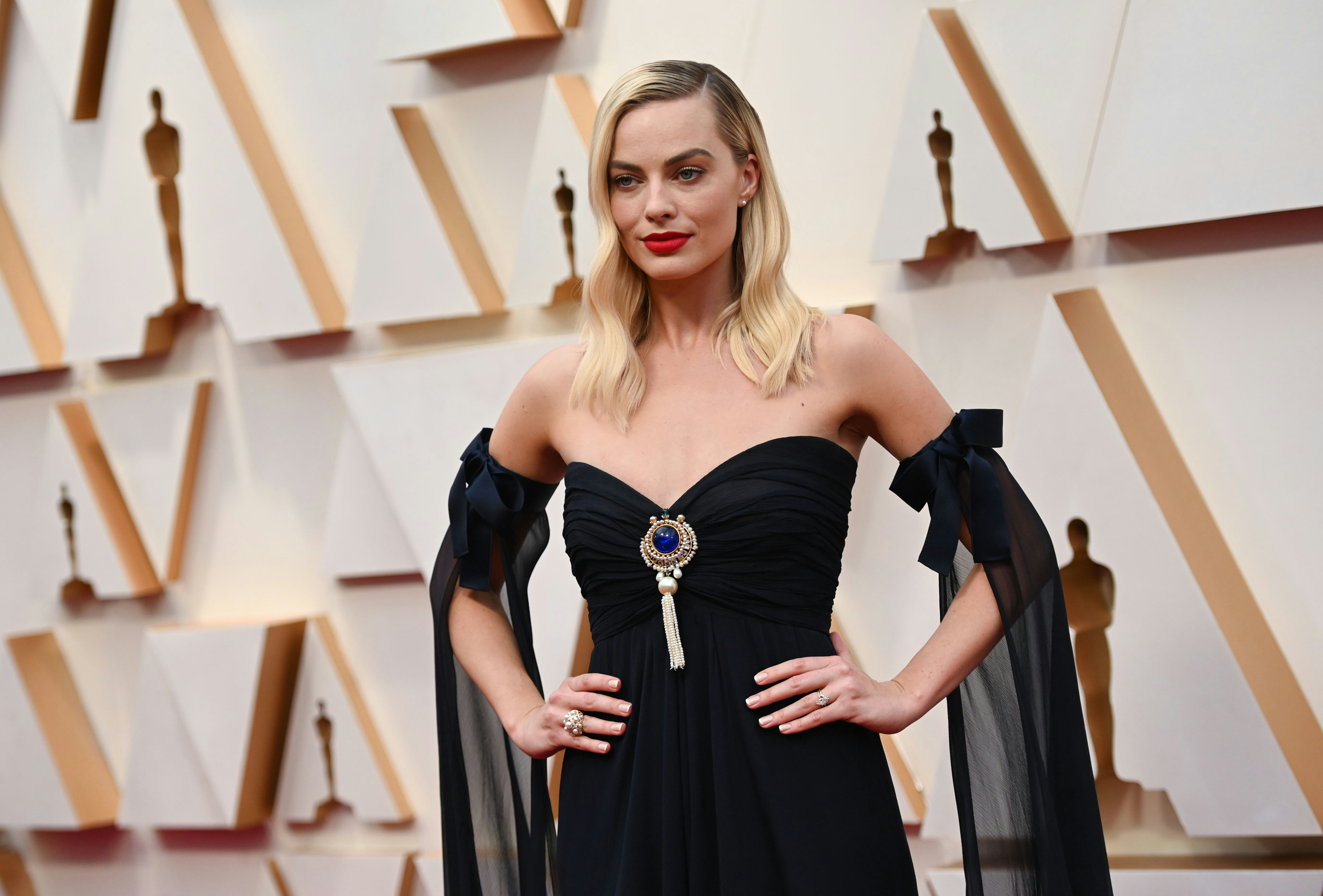 How Margot Robbie's Cool-Couture Chanel Oscars Dress Came Together