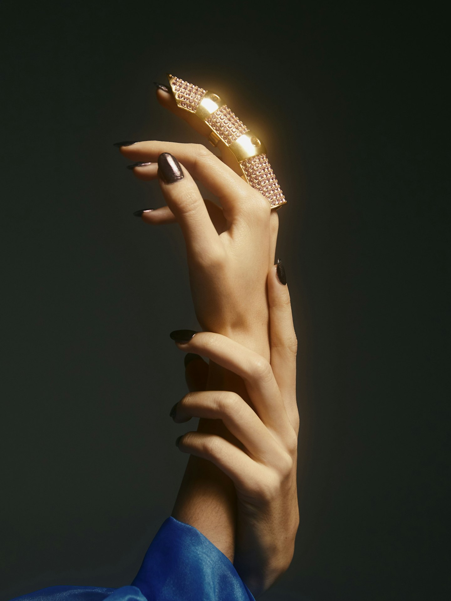 lady gaga knight finger klarna