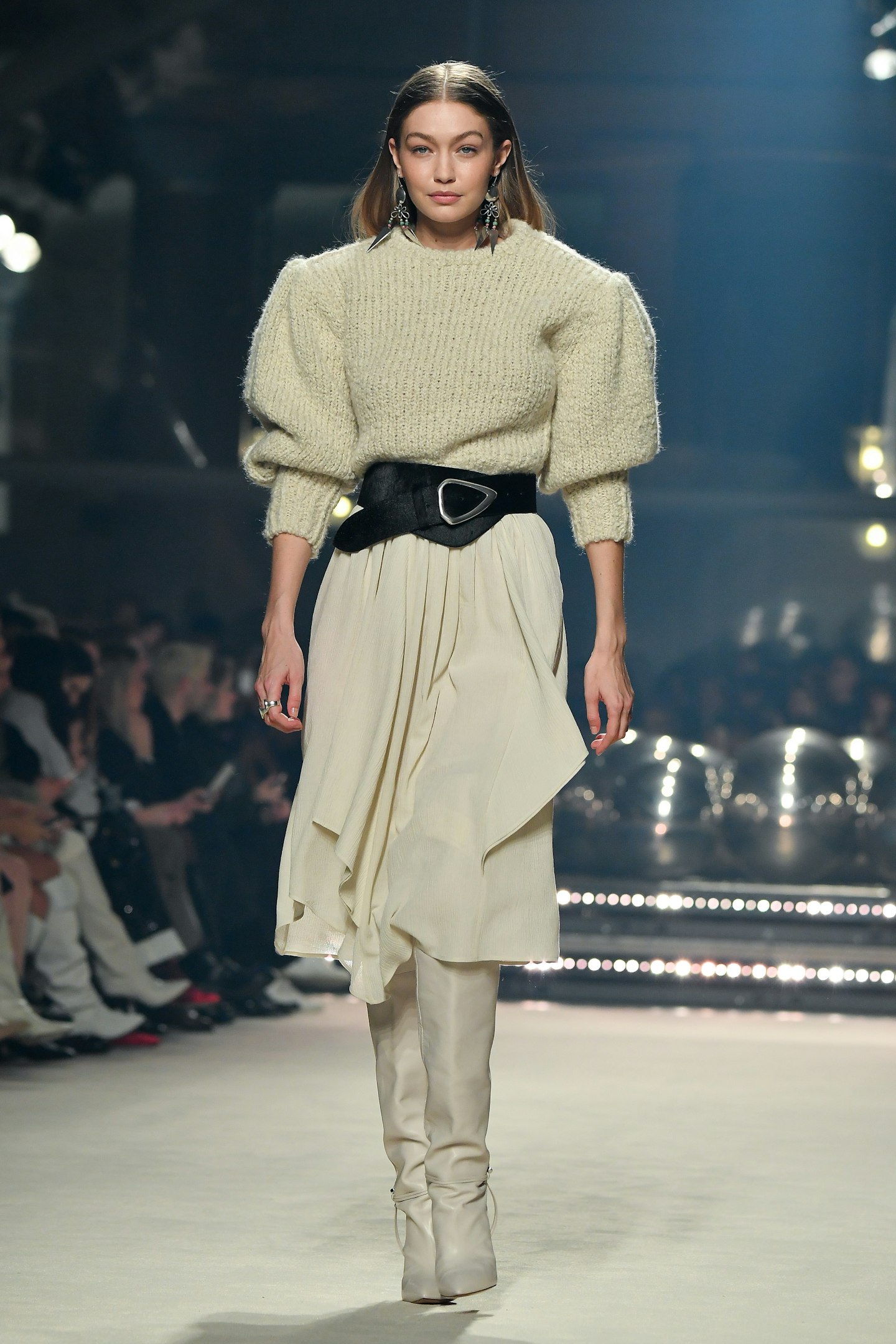 Isabel Marant signals to the waist