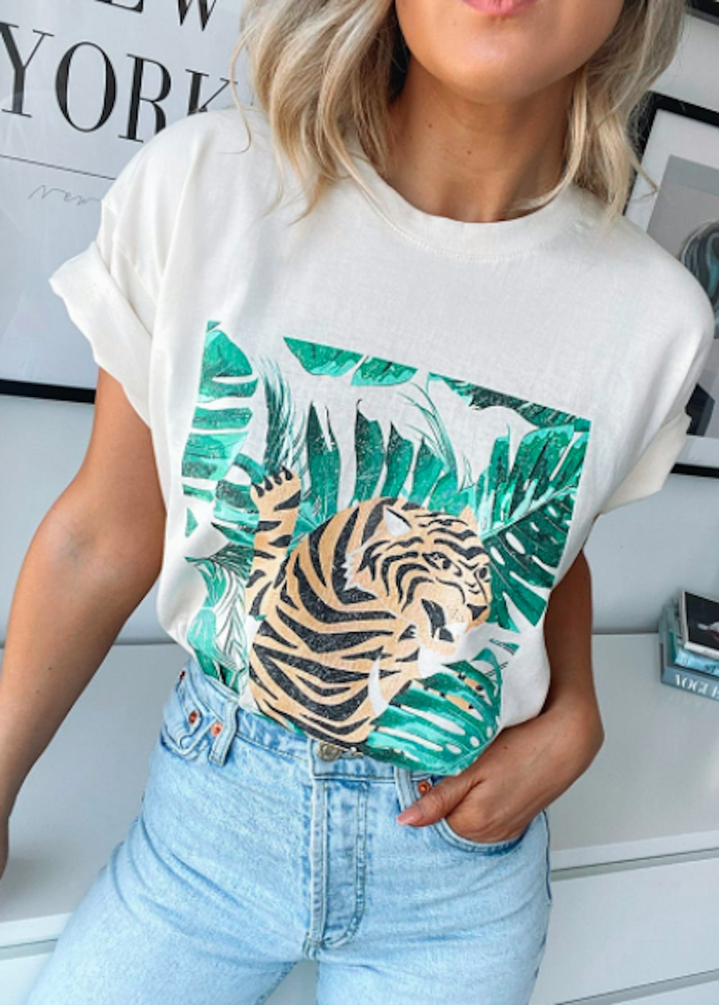 Sand Tiger Graphic Slogan T-shirt