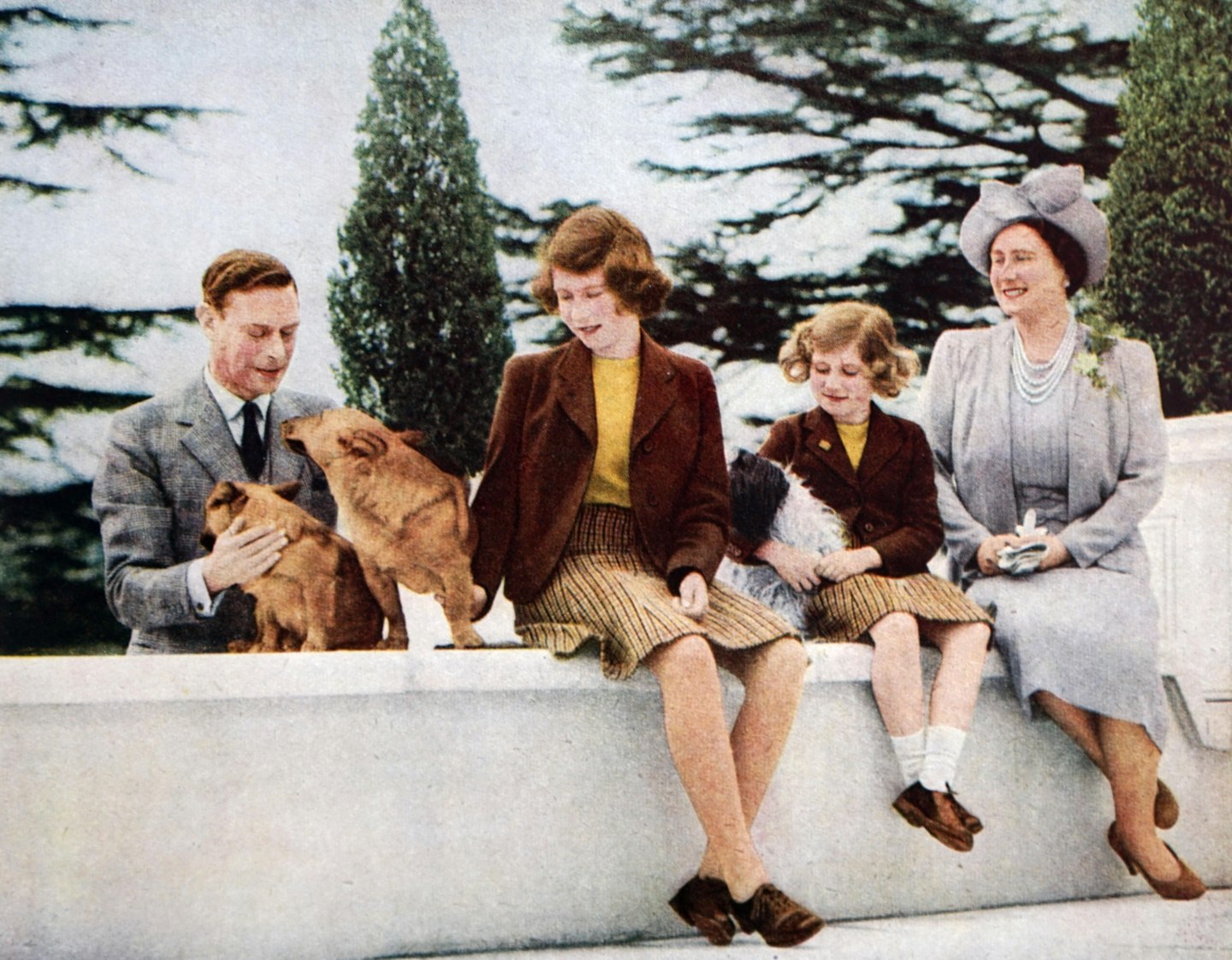 Princess Margaret with Princess Elizabeth, King George VI and Queen Elizabeth in 1939-40