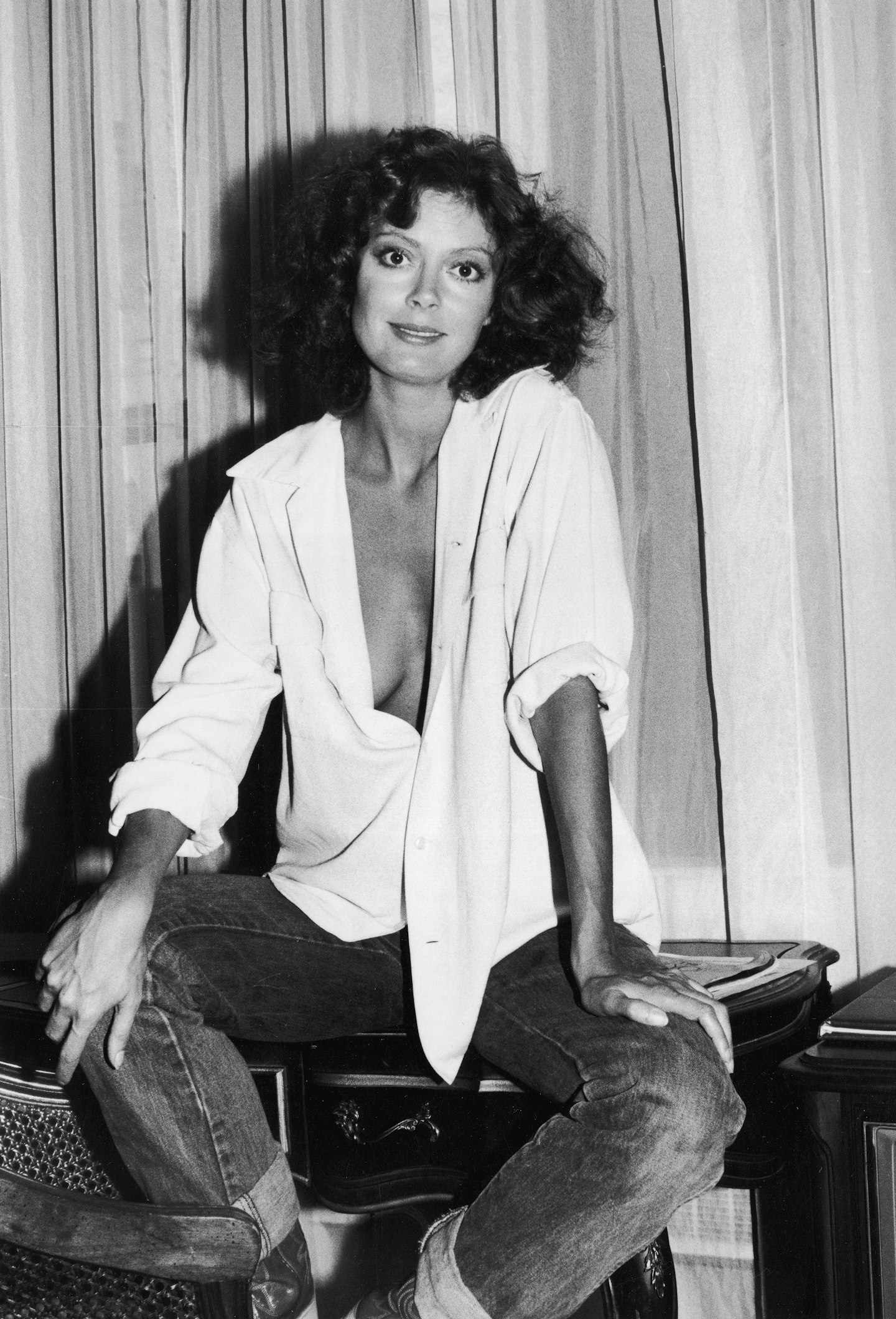 susan-sarandon-white-shirt