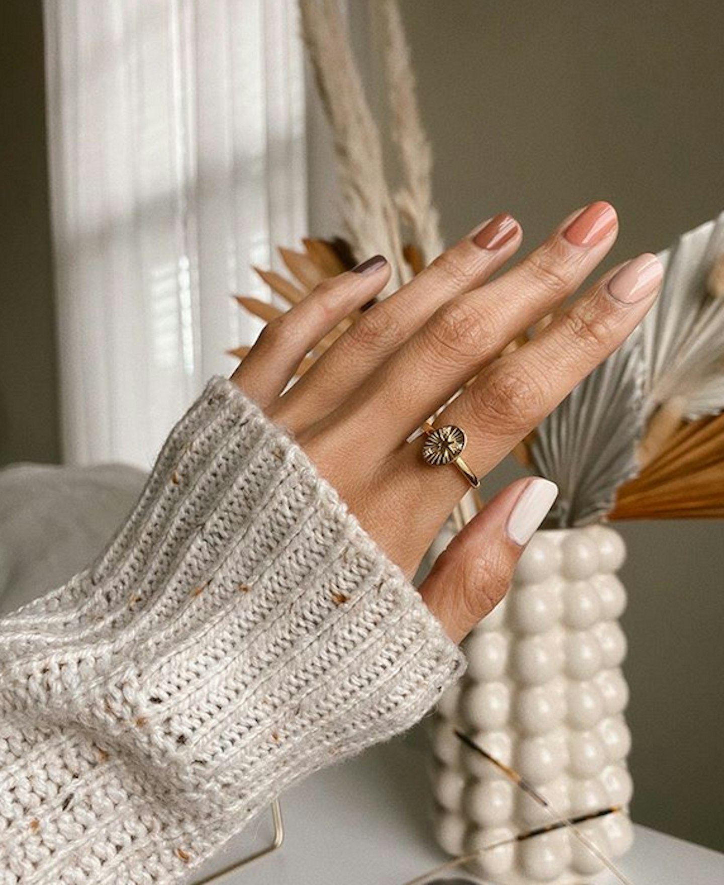 brown nail polsih manicure