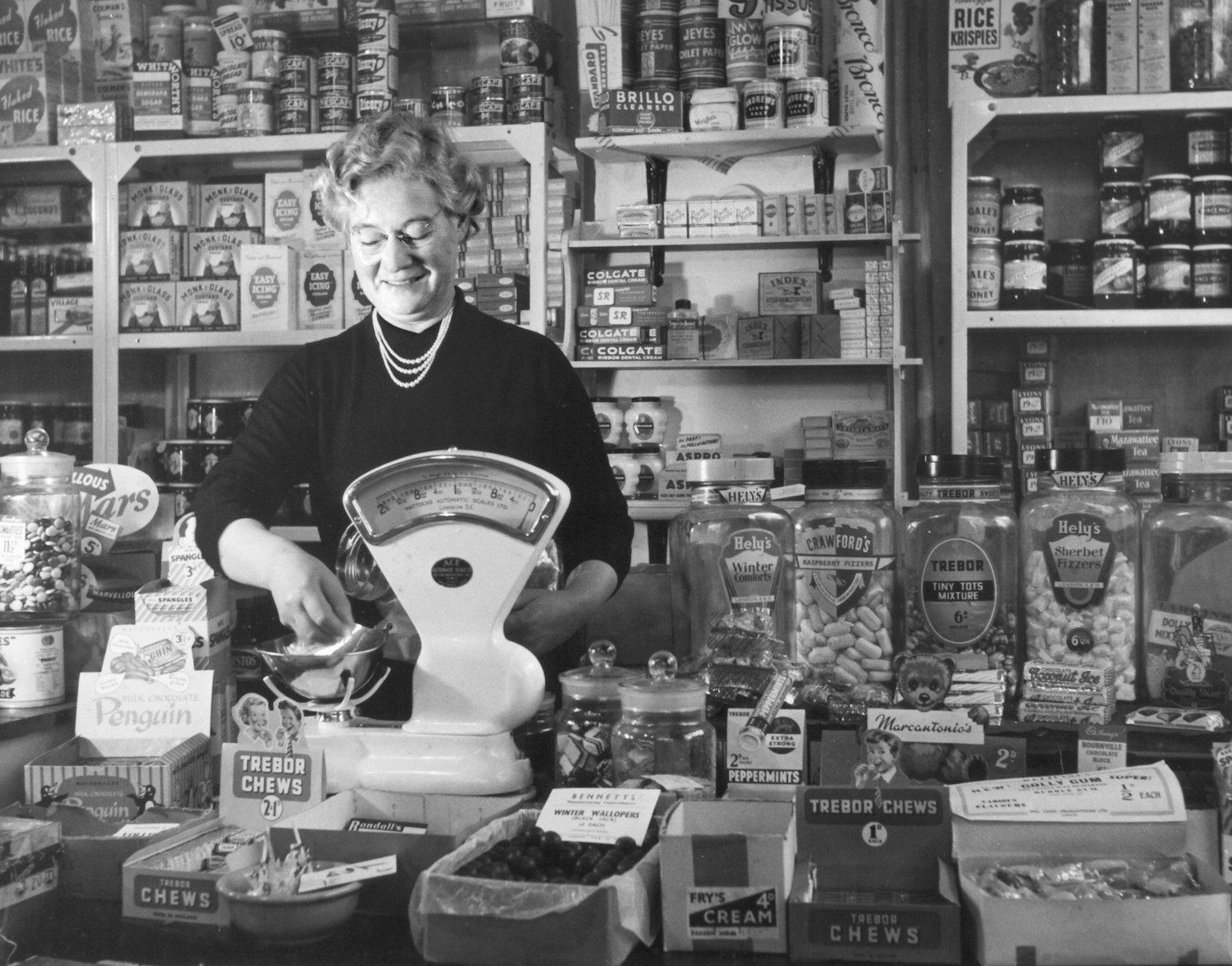 shopkeeper 1950s