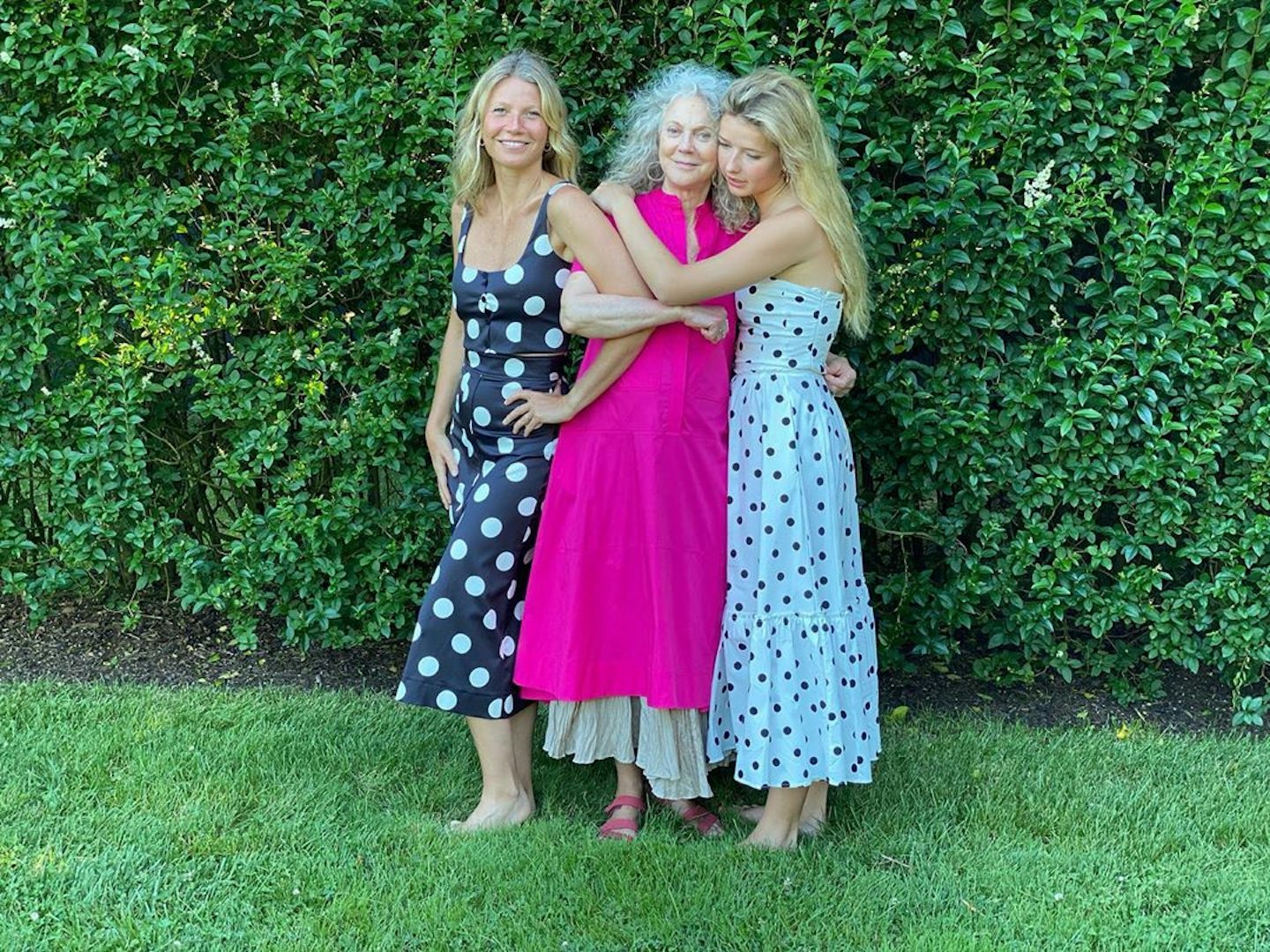 gwyneth paltrow apple polka dot dresses 