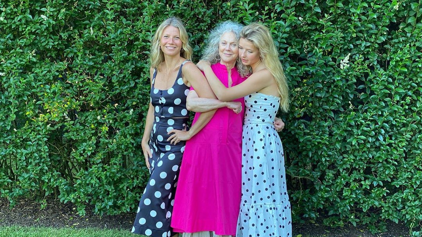 Gwyneth Paltrow And Daughter Apple Martin Wear Matching Dresses Gwyneth Paltrow And Daughter Apple Martin Wear Matching Dresses