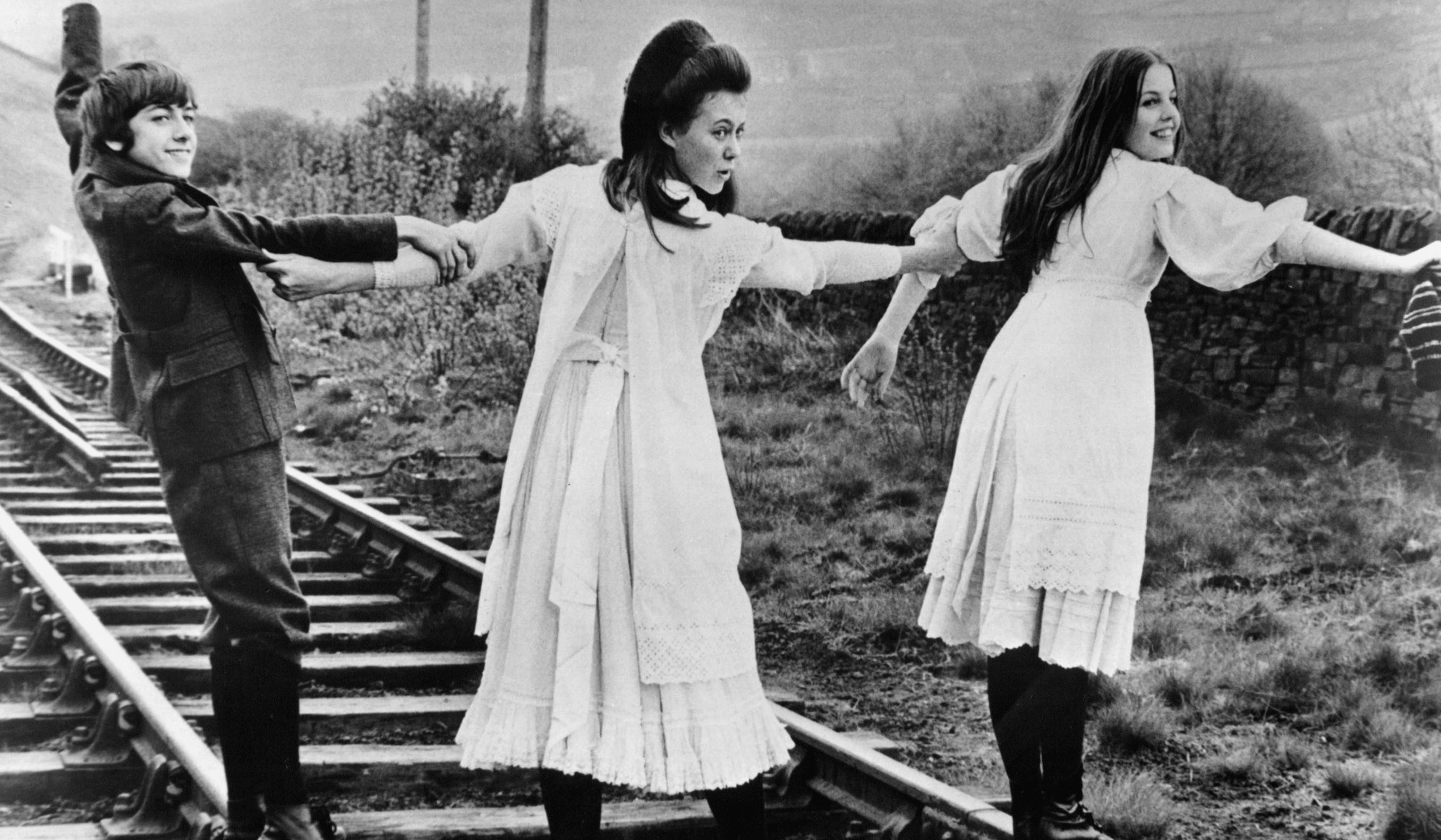 sally thomsett railway children