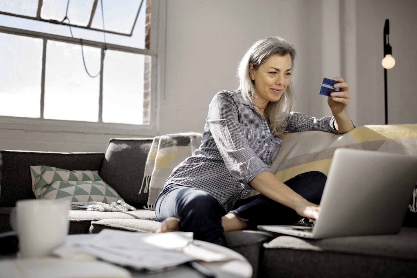 woman shopping online 