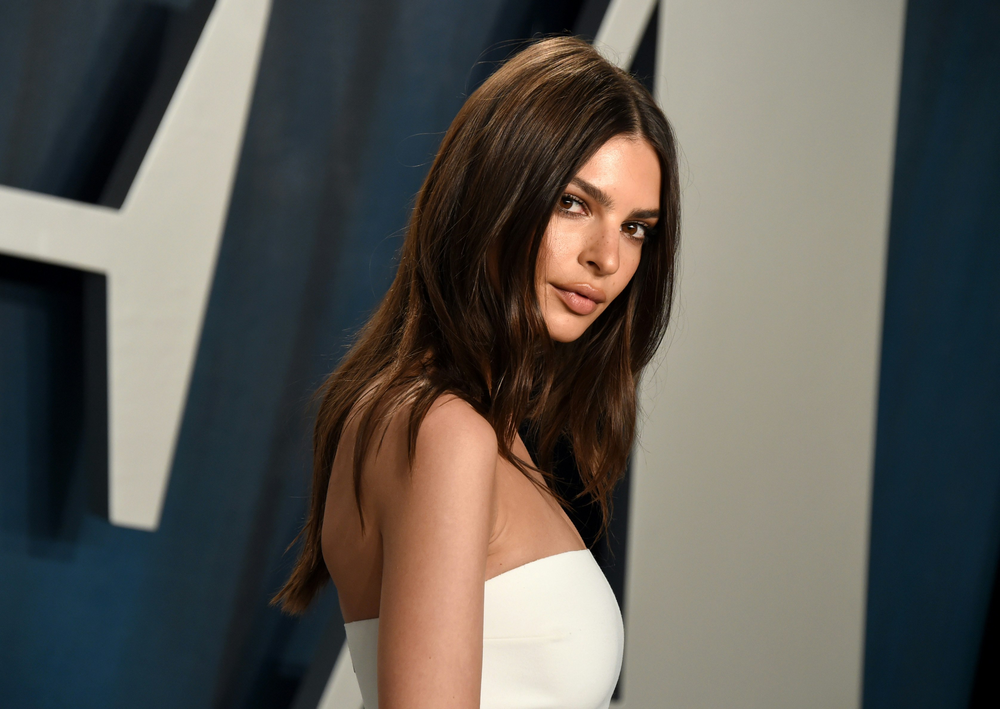 Emily Ratajkowski Claims the Fashion Industry Doesn't Like Her Boobs