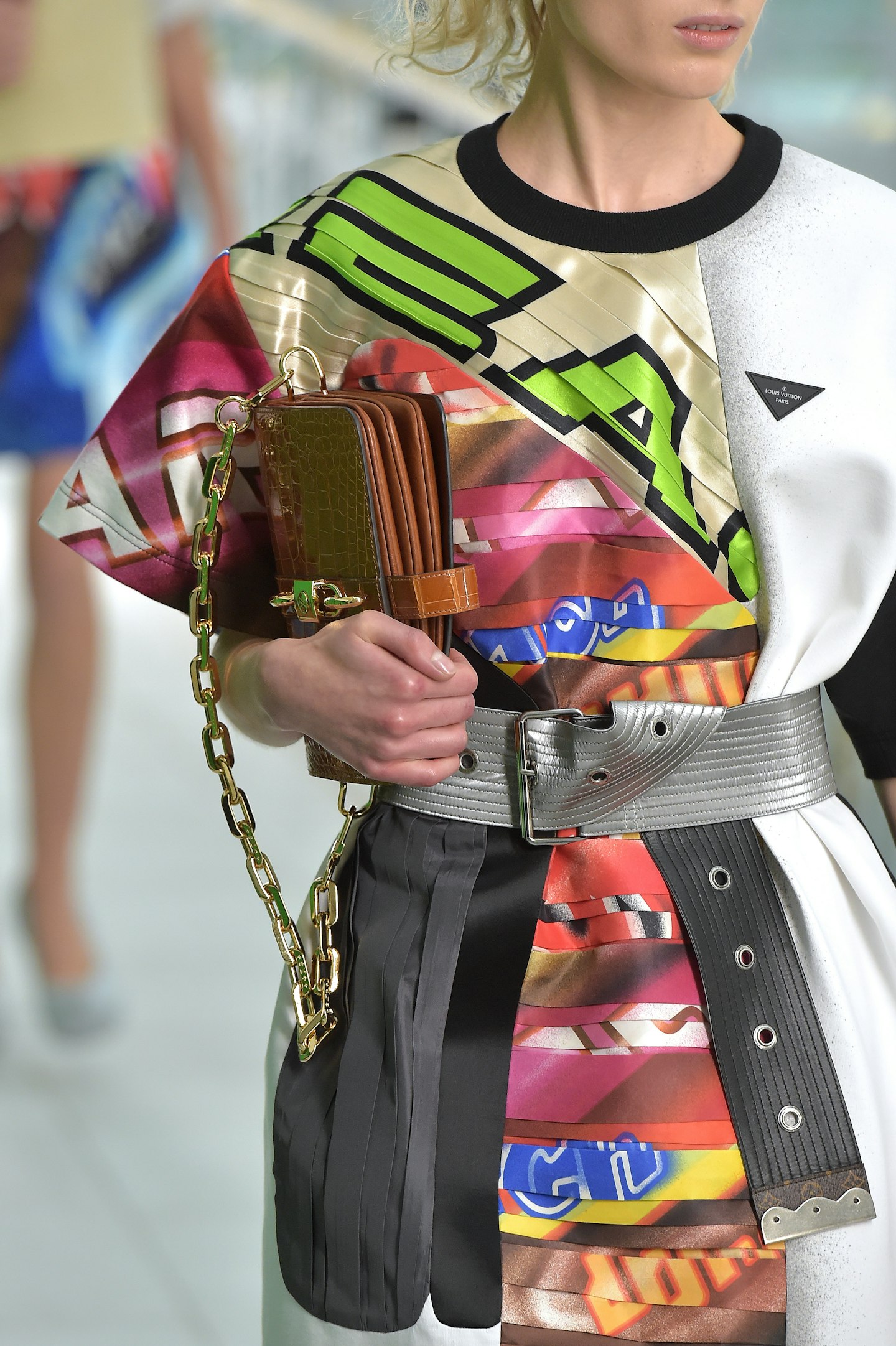 Carine Roitfeld wearing Louis Vuitton belt bag is seen outside  Nachrichtenfoto - Getty Images