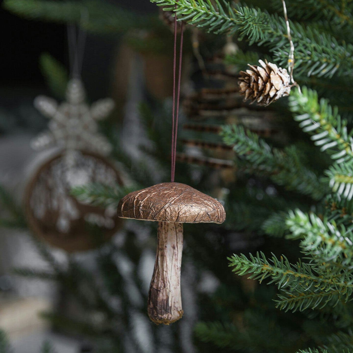 Christmas 2020: Christmas Tree Decorations Trends - Nature/Woodland