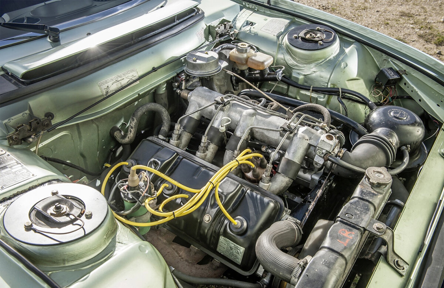 Peugeot 504 Coupé engine