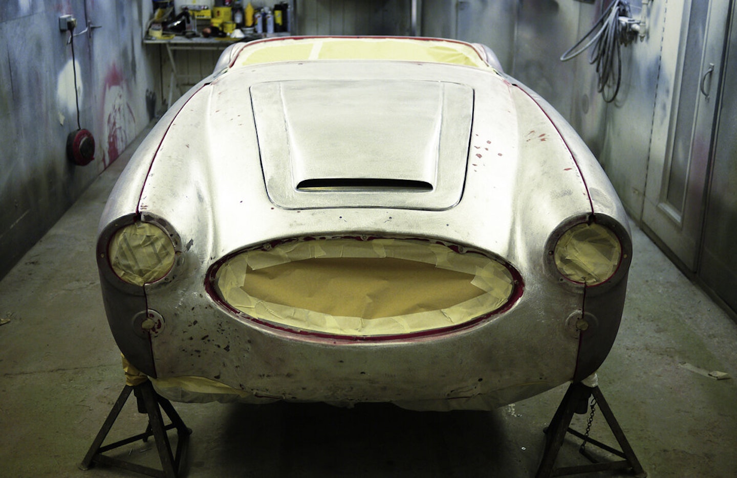 Aluminium shroud and steel front wings were in good shape and could be re-used, but the bonnet is new