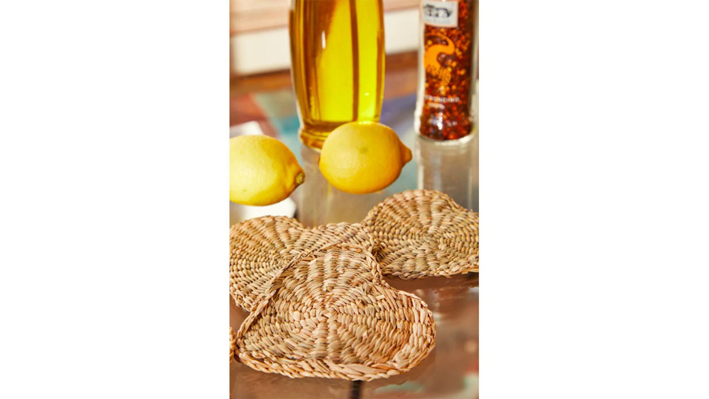 Beige seagrass heart coasters 4 pack