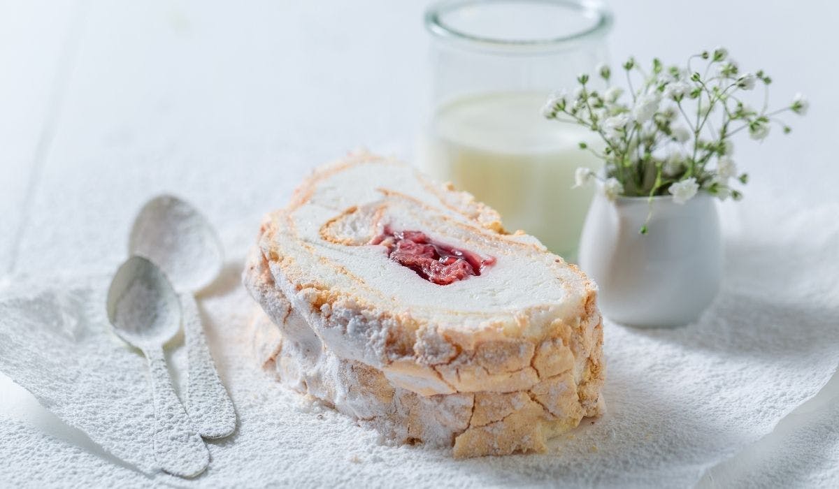 Mary Berry Strawberry Meringue Roulade Recipe