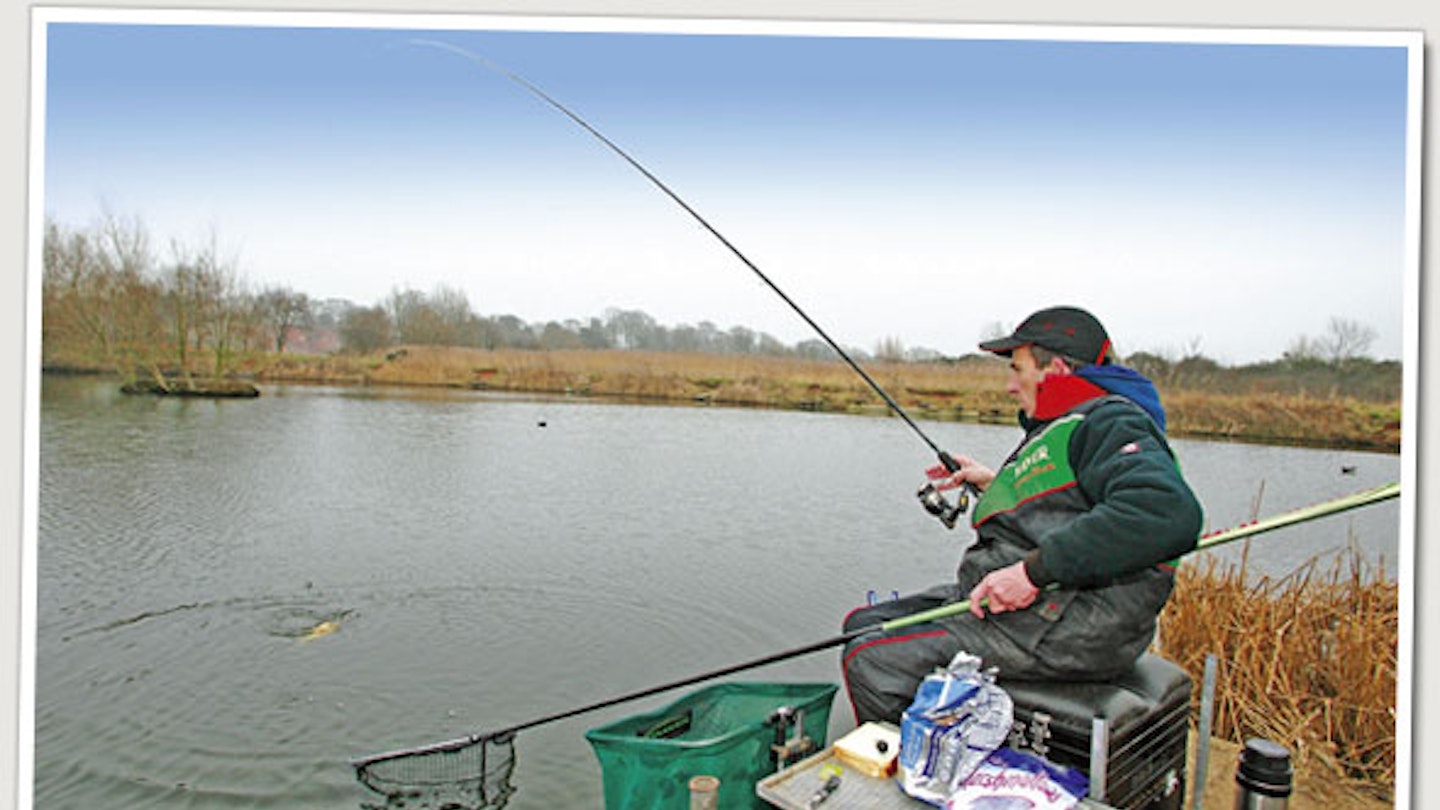 FEEDER FISHING WITH BREAD FOR CARP