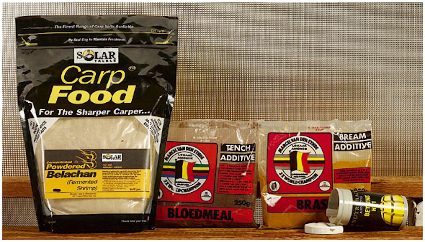THE COMPLETE GUIDE TO BOOSTING YOUR BAITS WITH FLAVOURINGS