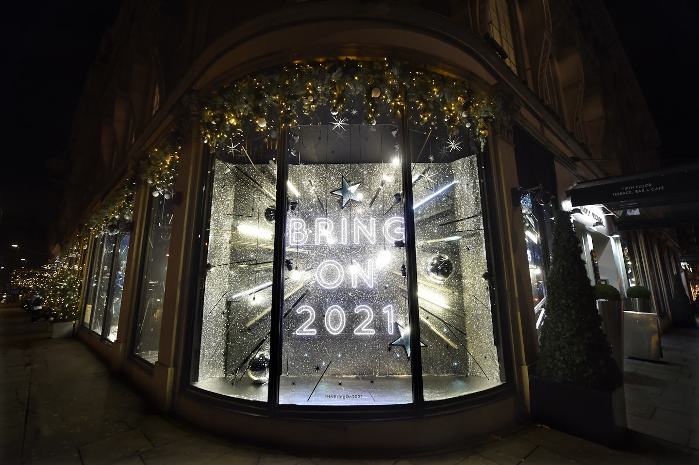 10 Best Christmas Window Displays From Around The World - Elle India