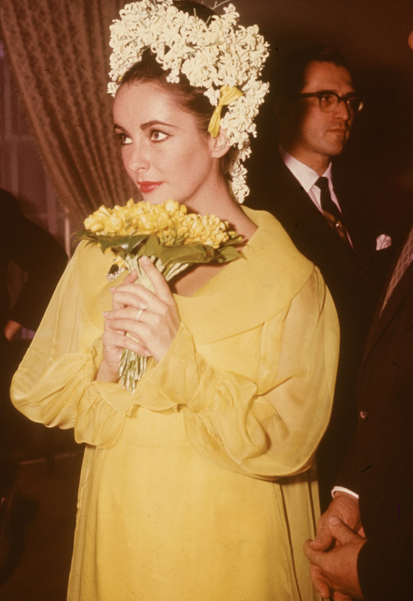 For her first marriage to Richard Burton, Elizabeth Taylor wore a yellow dress by Cleopatrau2019s costume designer, Irene Sharaff