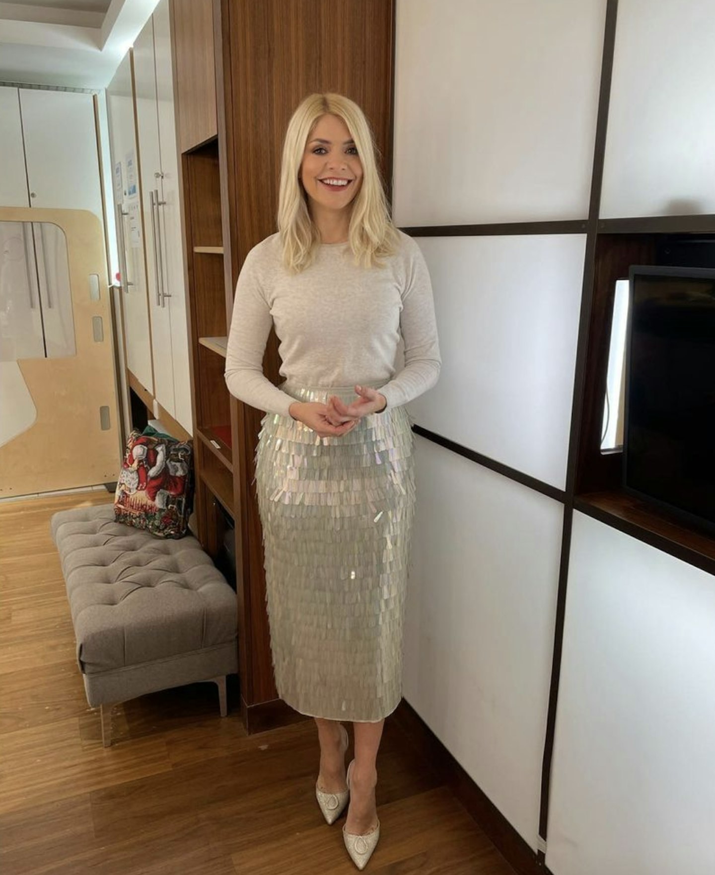 holly willoughby this morning outfit 8 december 2020