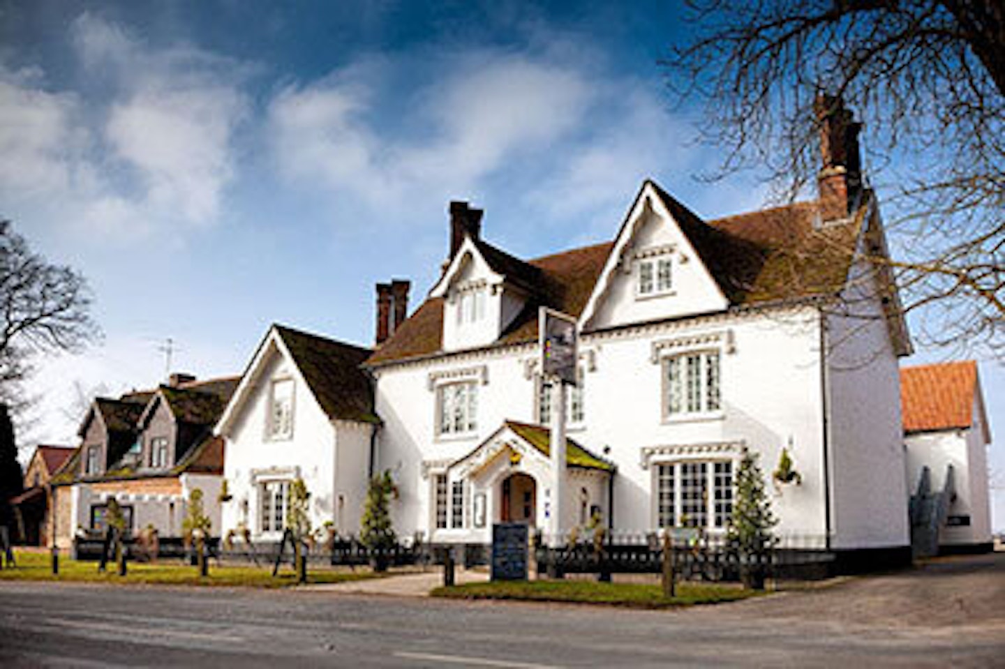 THE KINGS HEAD COUNTRY HOTEL