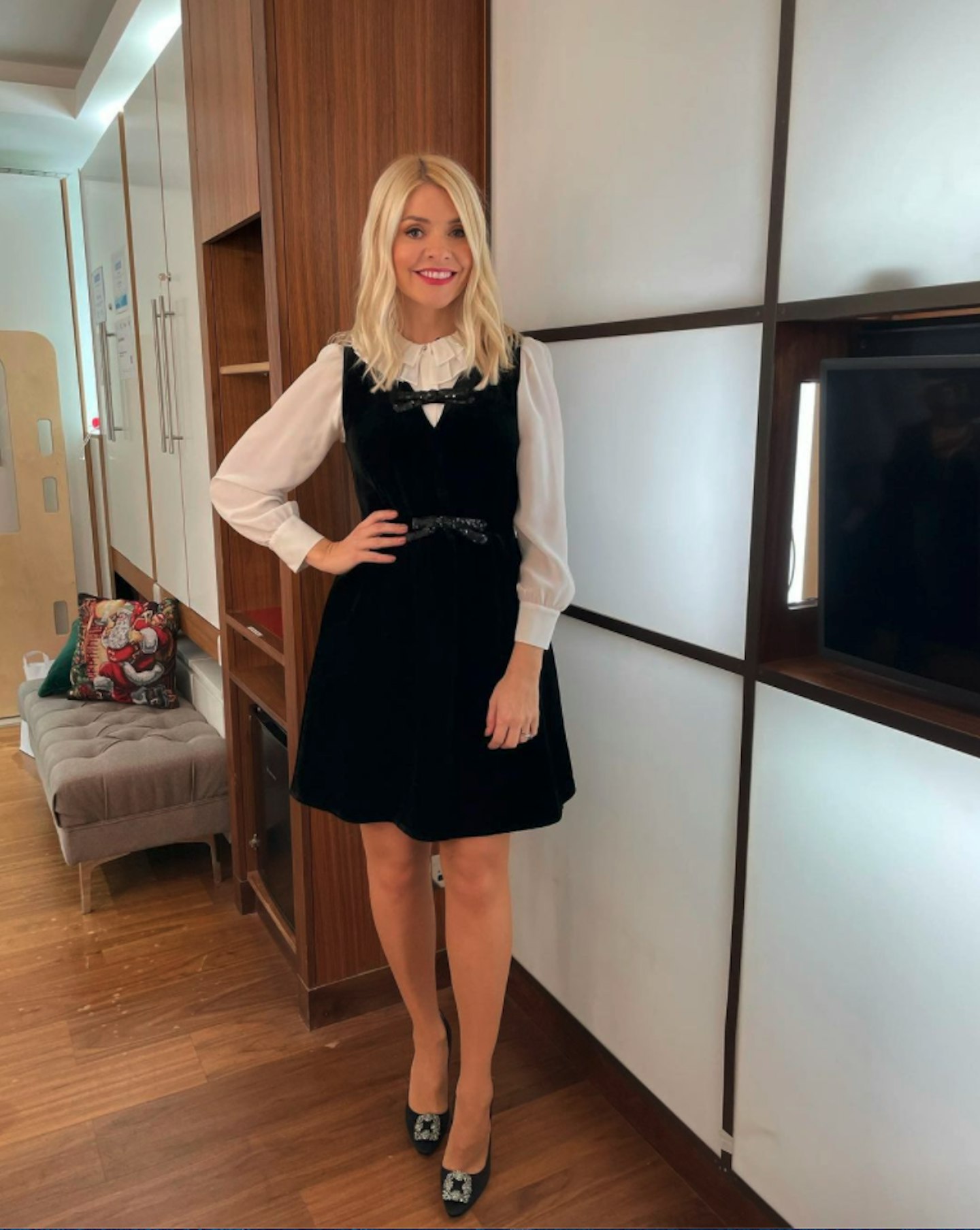 holly willoughby this morning outfit 11 december 2020