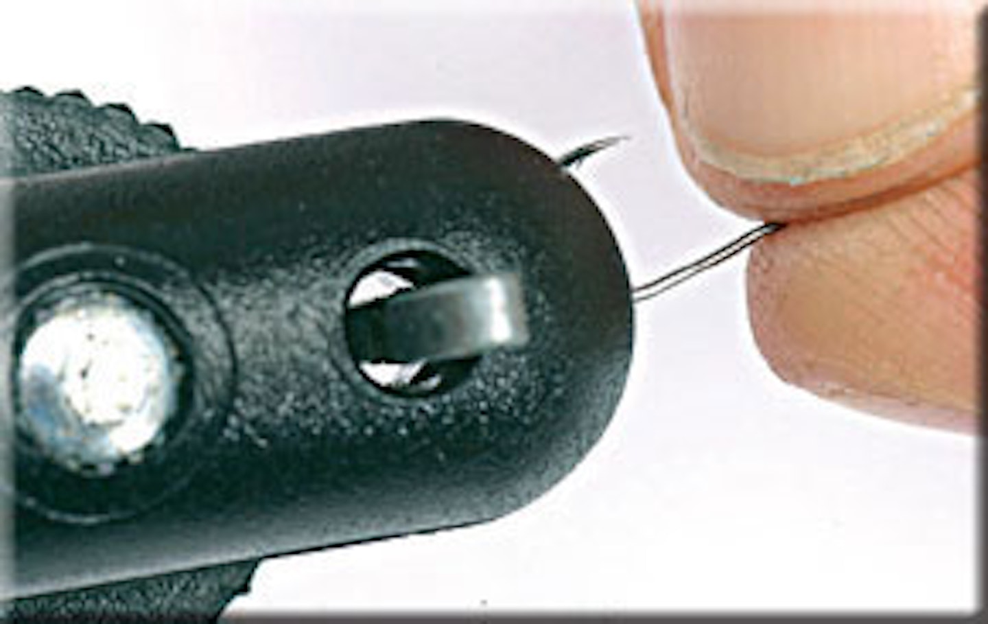 STEP ONE  Clamp the hook into the tyer by tightening the dial. Ensure the hook point isn’t showing as this can catch the line. 