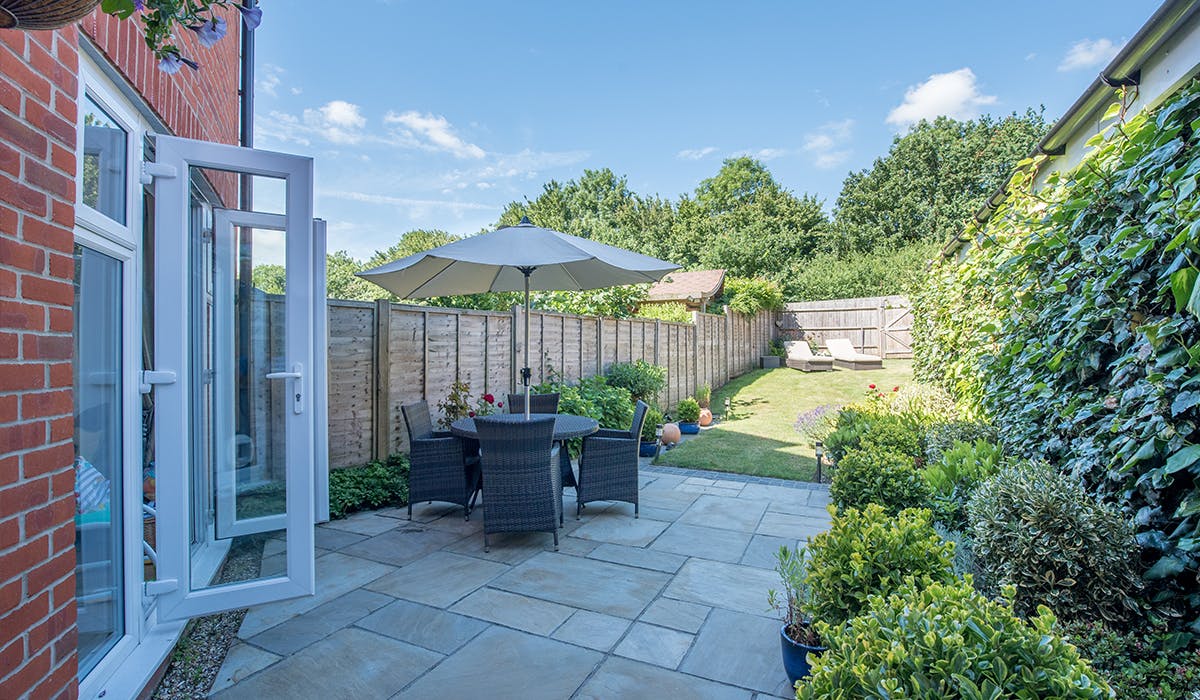 Stepbystep guide How to clean your patio throughout the year!