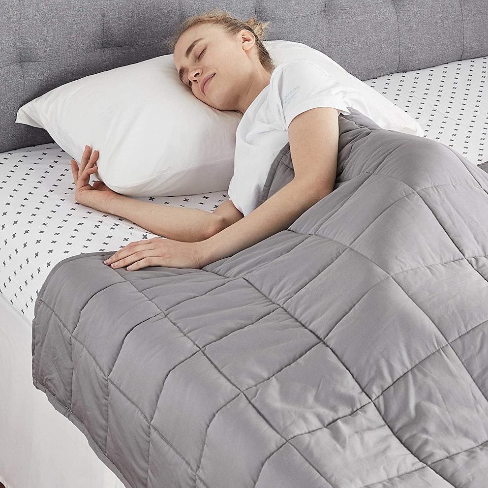 AmazonBasics AllSeason Cotton Weighted Blanket Review